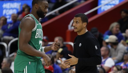 pp模拟器-马祖拉：杰伦·布朗变得更好 用不同方式担当领袖 这就是他的成长