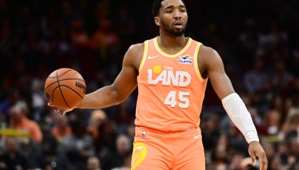 ppgame-传射建功！米切尔第三节5中5独得12分3助 三节砍下24分7助