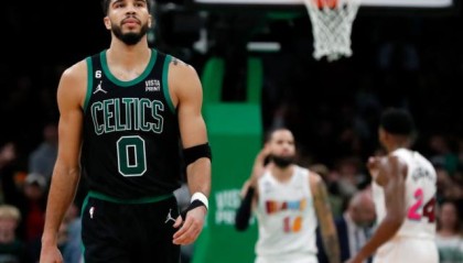 pp电子-【现场】绿军连胜被热火终结 输球释出危险信号